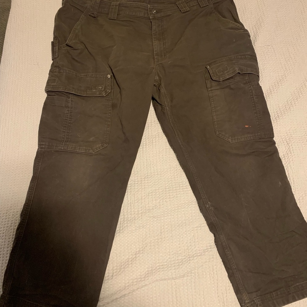 Duluth Trading Co Men's Cargo Pants in Olive
